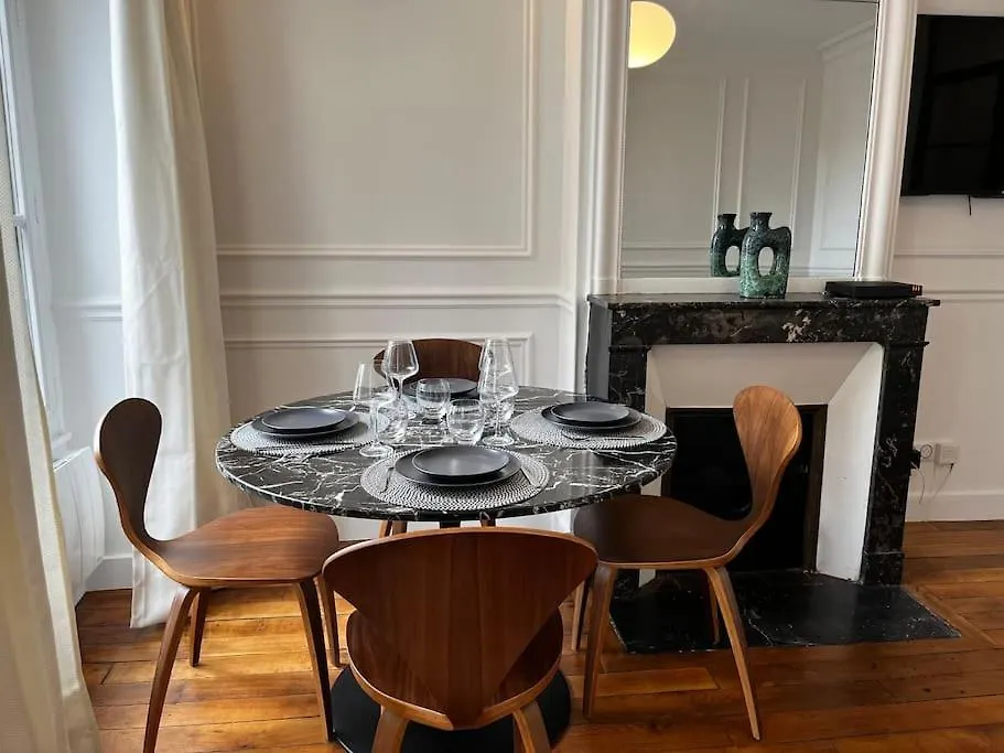 Apartment Luxe Place Paris